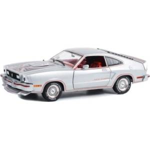  Модели на автомобили и мотоциклети модел 1/18 Ford Mustang II King Cobra in Silver Metallic with Red (TRS7767-4053)