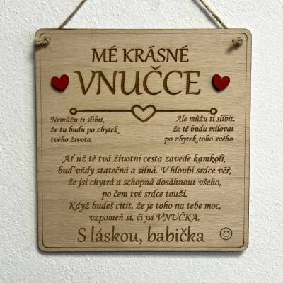 Dekorace z Česka Dřevěná cedulka pro vnučku Nápis: Od babičky