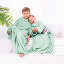 DecoKing Lazy Detská deka s rukávmi mätová