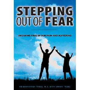 Stepping Out of Fear: Breaking Free of Our Pain and Suffering | Krishnananda Trobe M D, Amana Trobe (ISBN: 9781481009928)