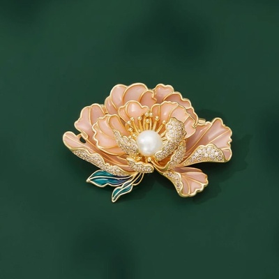 Éternelle luxusní brož ve tvaru leknínu se sladkovodní perlou B7350-XR12396A zlatá