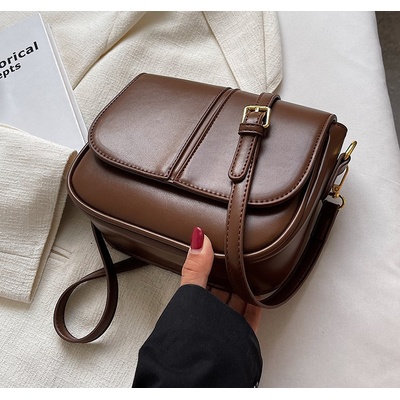 Класическа черна или кафява дамска чанта от кожа