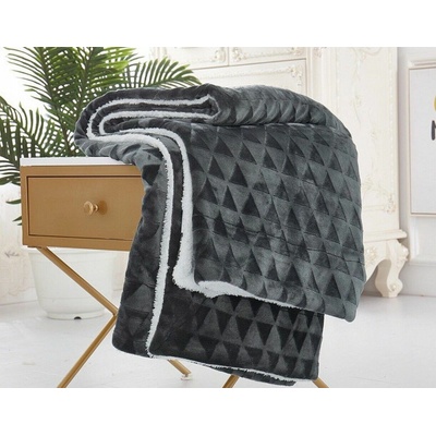 UNIVERSAL DESIGN Deka baránok Triangles tmavo šedá 150x200