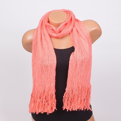 Плетен шал в коралов цвят с ламе