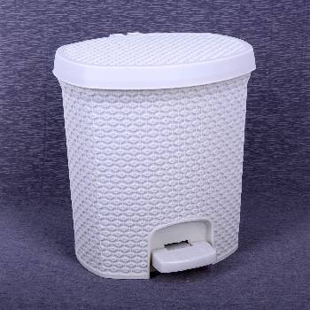 Image 1 of 7 л. бежово пластмасово кошче за баня с педал