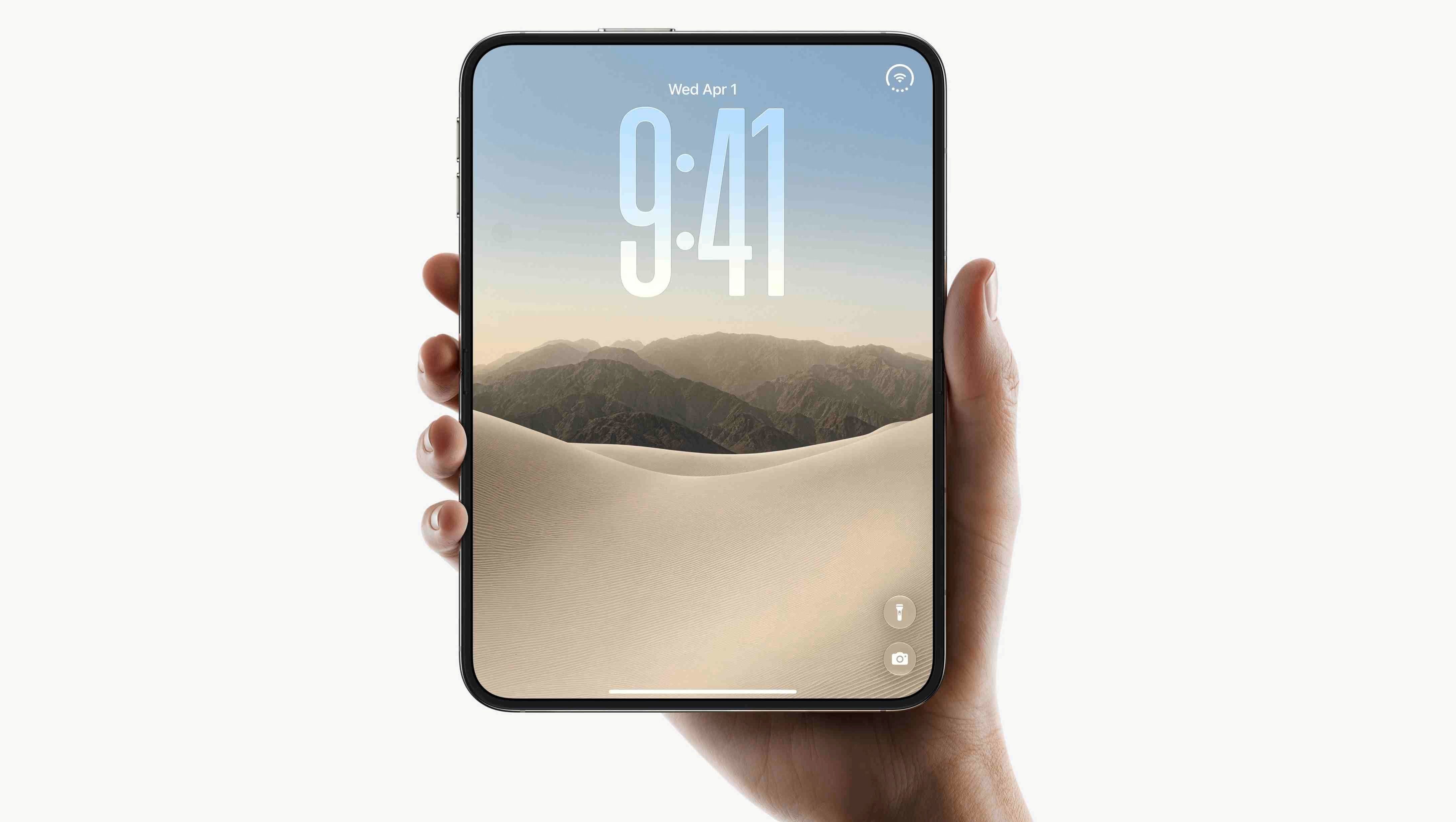 Apple iPhone Duo în mână, deschis 
