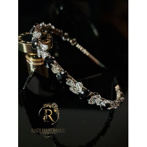 Radi handmade Елегантна диадема с черни камъни в орнамент (931)