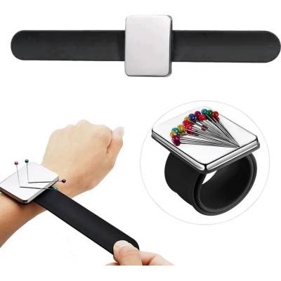 Magnetický jehelníček na ruku Barvaa: Černá (Black) – Sleviste.cz