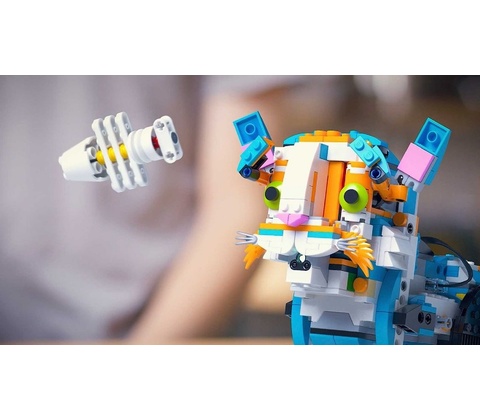LEGO® BOOST 17101 Creative Toolbox