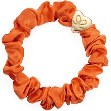 By Eloise Gold Heart Silk Scrunchie –⁠ Orange Peel