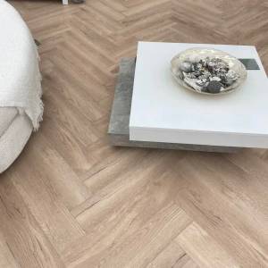 Ламиниран паркет 8 mm HERRINGBONE D 3678 ER - Toulouse Oak (3678)