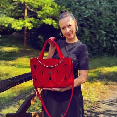 MONYTA Moderní třpytivá kabelka Červená Varianta Se zapínáním na zip a kapsičkou uvnitř