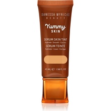 Danessa Myricks Beauty Yummy Skin Serum Skin Tint hydratační make-up s vyhlazujícím účinkem 4 45 ml