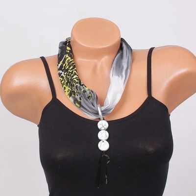 Колие-фишу в бяло, черно и жълто