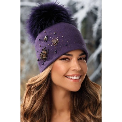 Krumlovanka čepice s bambulí a bižuterií W-0689/472 fialová