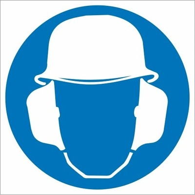 Piktogram Príkaz na ochranu hlavy a sluchu - 50x50 mm, SAMOLEPKA PVC