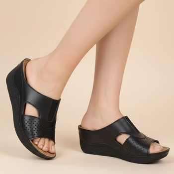 Черни кожени чехли на платформа