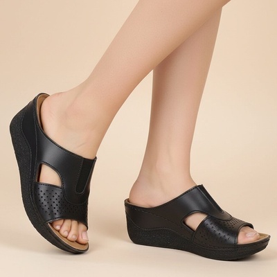 Черни кожени чехли на платформа