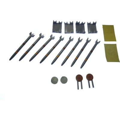 ASTRA Polomakety raket s nosiči 4 nosiče po 2 raketách