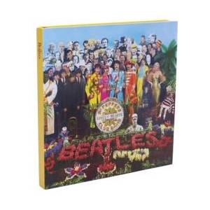 BEATLES SGT PEPPERS LONELY HEARTS CLUB (ISBN: 9798886635010)