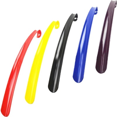 Tradigo Giovanni SRL plastová obouvací lžíce 42 cm.