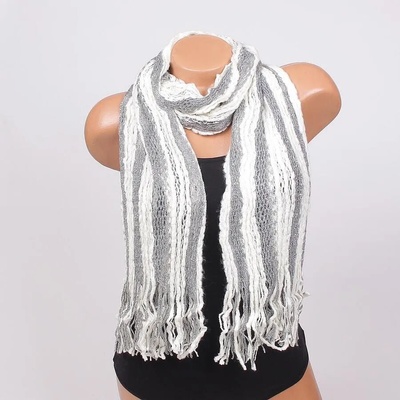 Плетен шал на бяло и сиво райе с ламе и ресни