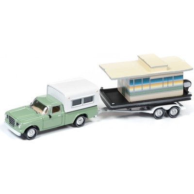 Johnny Lightning Studebaker Pickup 1960 & Hausbót 1:64