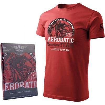 Antonio s akrobatickým lietadlom Zlín-142 červené