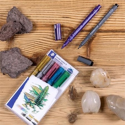 Staedtler 8323 6 rôznych kovových farieb darček: čierne tušové pero 7 ks/set