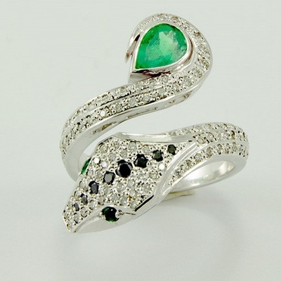 Zlatnictví U Kostela Diamantový prsten s motivem hada 22448