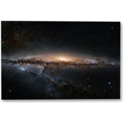 Plakát – Galaxie z boku se zářivým jádrem Bez rámu Ano Bez rámu 135 × 90 cm