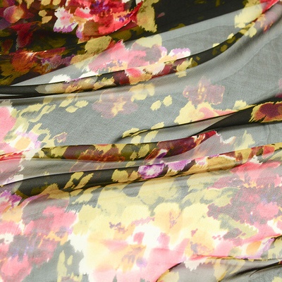 Hedvábný šifon černý, barevné rozpité květy, š.135