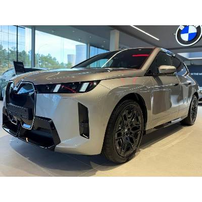 BMW iX xDrive60 400 kW