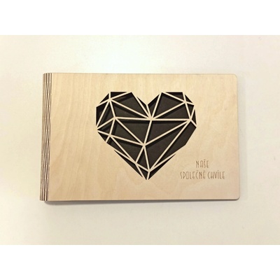 MAJADESIGN Dřevěné fotoalbum SRDCE EDGE s gravírováním textu na přání