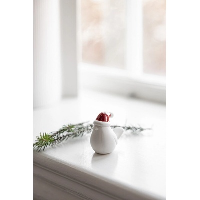 Dekorace ptáček Elin s červenou čapkou Medium Storefactory Scandinavia