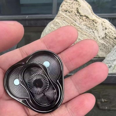 Magnetický fidget Triangl černý