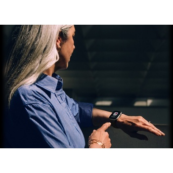 Apple Watch Series 11 (46mm) Stříbrný hliník s mlžně fialovým sportovním řemínkem S/M MEV94MP/A