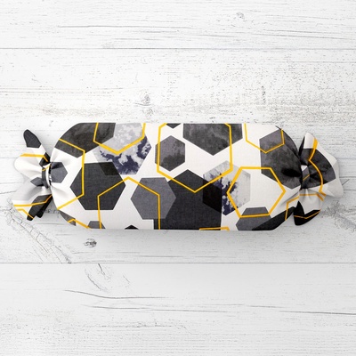 Biante Vankúš valec bonbon Sandra SA-568 Sivo-modrofialové mramorové hexagóny na bielom 15x40