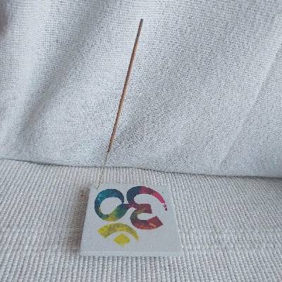 Mani Bhadra stojánek na vonné tyčinky OHM pískovec 10 x 10 cm
