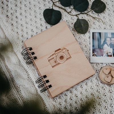 Dědova dílna Mini fotoalbum Aparát A6 na výšku Počet a barva papírů: Bílé - 15 listů