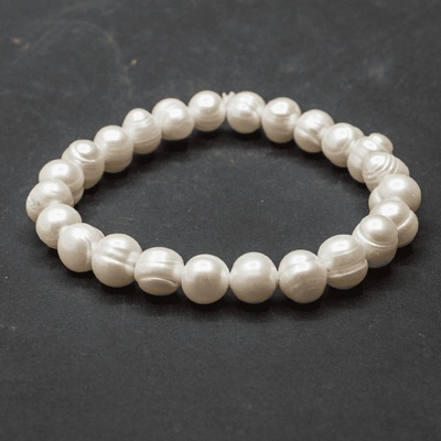 Milujeme Kameny Perla bílá náramek kulička NAK169