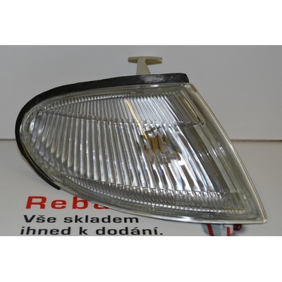Pravý bílý blikač - blinkr MAZDA 323 C S V 94-96