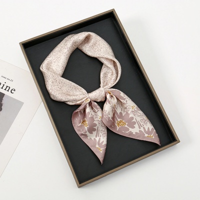 hedvábný šátek béžový s květy v dárkovém balení