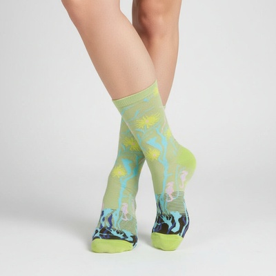 Светлозелени чорапи с морско конче