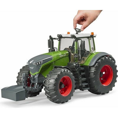Bruder Traktor Fendt 1050 Vario poškodený obal 1:16