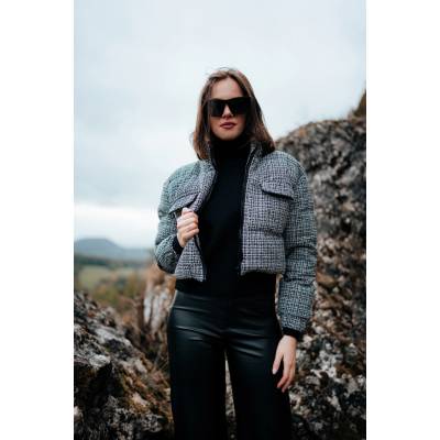 Trendyol čierna tvídová crop šedá