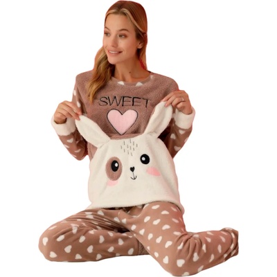 Поларена пижама в цвят капучино със зайче и сърца