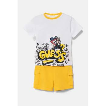 Guess Комплект за бебе момче с бяла тениска и жълти къси карго панталони Guess
