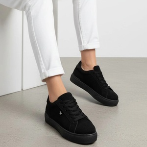 Сникърси W811004 Black