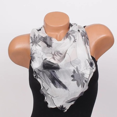 Елегантно фишу в бяло със сиви цветя